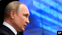El presidente ruso, Vladimir Putin, se dirige a una reunión del Consejo de Legisladores de la Asamblea Federal Rusa en el Palacio Tauride, en San Petersburgo, Rusia, el miércoles 27 de abril de 2022.