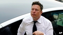 Elon Musk llega al centro de justicia de Wilmington, Delaware, EEUU, el martes 13 de julio de 2021.