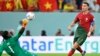 Le Portugais Cristiano Ronaldo est désormais le premier joueur à marquer lors de cinq Coupes du monde.