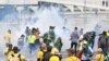 Partidarios de Bolsonaro asaltan edificios del estado y chocan con la policía en Brasilia