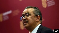 El director general de la Organización Mundial de la Salud (OMS), Tedros Adhanom Ghebreyesus, habla en una conferencia de prensa en Ciudad del Cabo, Sudáfrica, el viernes 11 de febrero de 2022.