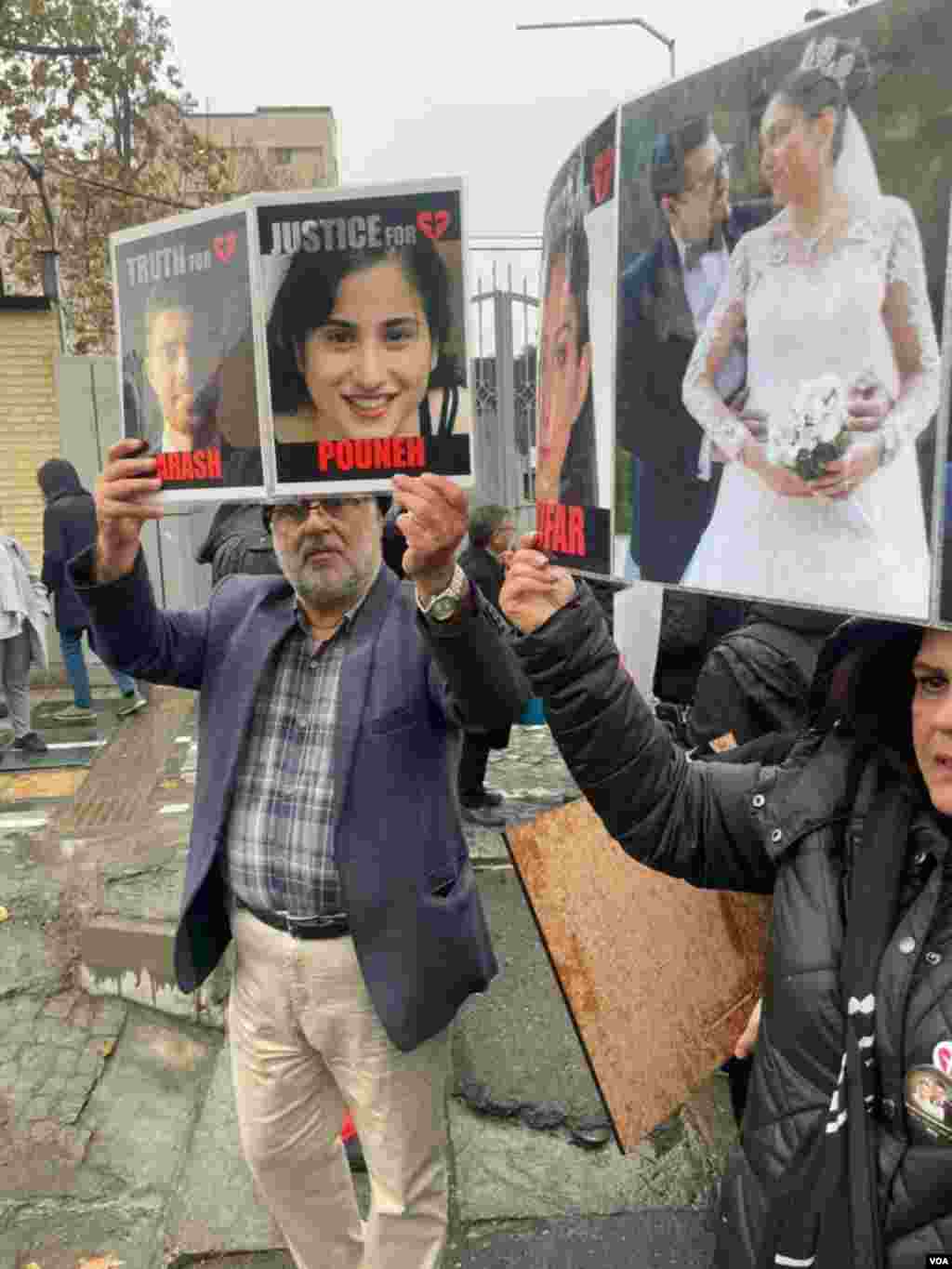 تجمع خانوادهها در حاشیه ششمین جلسه دادگاه رسیدگی به سقوط هواپیمای اوکراینی در تهران Family protest in Tehran trial for flight 752