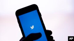 La aplicación de Twitter en un teléfoo celular.
