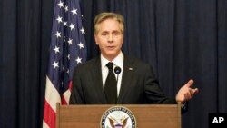 El secretario de Estado de Estados Unidos, Antony Blinken, habla con los medios de comunicación durante una conferencia de prensa en Yakarta, Indonesia, el 14 de julio de 2023.