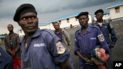 Des policiers congolais s'entraînent at dans un centre, à Goma, en RDC, le 23 novembre 2012.