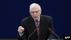 El jefe de política exterior de la Unión Europea, Josep Borrell, pronuncia un discurso durante un debate sobre la seguridad de Europa tras la invasión rusa de Ucrania, durante una sesión plenaria en el Parlamento Europeo en Estrasburgo, este de Francia, el 9 de marzo de 2022.