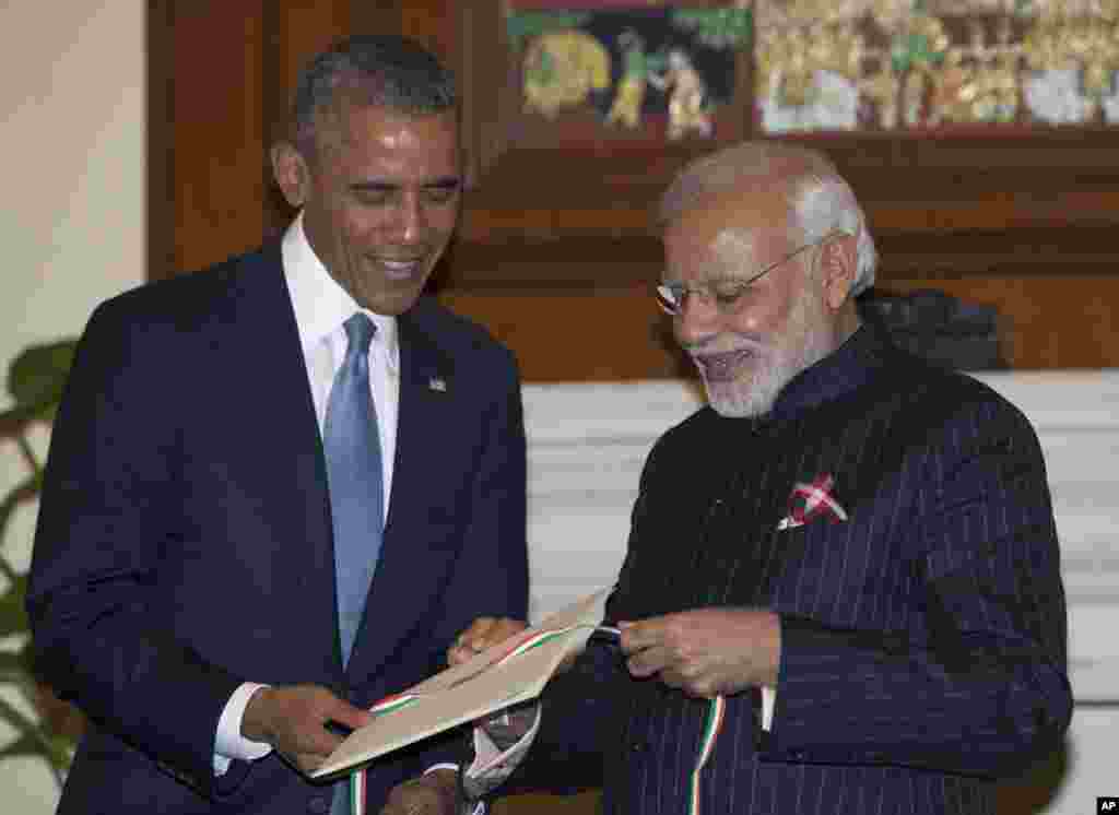 Indian Prime Minister Narendra Modi, right, gives President Barack Obama a copy of a 1950 telegram from Secretary of State Dean Acheson to the head of India's constitutional assembly, as they meet at the Hyderabad House in New Delhi, Jan. 25, 2015.