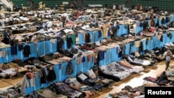 Una vista general del Arena Sports and Entertainment Hall que se ha transformado en una instalación de alojamiento para refugiados que huyen de la invasión rusa de Ucrania en Poznan, Polonia, el 18 de marzo de 2022.