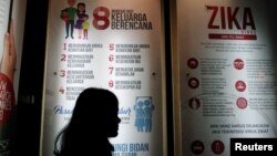Poster informasi mengenai virus Zika di kantor Kementerian Kesehatan di Jakarta (foto: ilustrasi).
