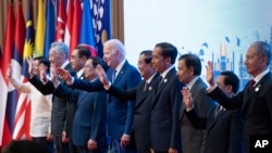 Udhëheqësit pjesëmarrës në takimin e ASEAN-it, Phnom Penh, Kamboxhia (12 nëntor 2022)