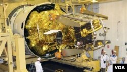 Pesawat antariksa tanpa awak 'Phobos-Grunt' sebelum peluncuran di Baikonur, Kazakhstan (9/11).