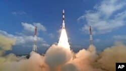 India meluncurkan roket hari Rabu (15/2) pagi dari Sriharikota di India timur, dengan mambawa 104 satelit. 