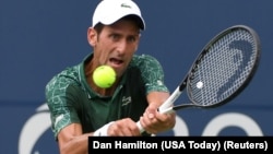 Novak Đoković u duelu protiv Mirze Bašića na startu Mastersa u Torontu (Foto: Reuters/Dan Hamilton-USA Today) 