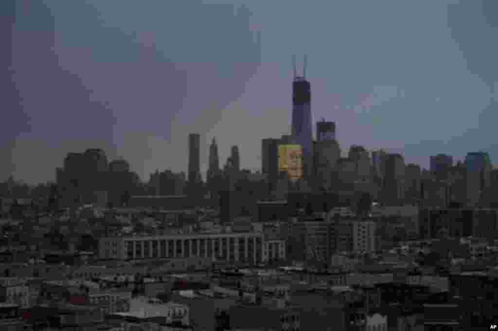One World Trade Center and large portions of lower Manhattan and Hoboken, New Jersey, are seen without power from Jersey City, New Jersey, October 30, 2012, the morning after a powerful storm flooded the subway system, shuttered financial markets and left hundreds of thousands without power.