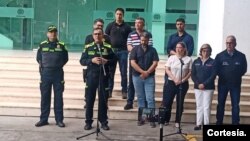 Rueda de prensa ofrecida por el director general de la Policía de Colombia, la Vicefiscal de Colombia y autoridades paraguayas en Cartagena, el 11 de mayo de 2022. [Foto: Cortesía de la Policía de Colombia]