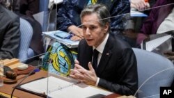 El secretario de Estado estadounidense Antony Blinken habla durante un debate del Consejo de Seguridad de la ONU sobre conflictos e inseguridad alimentaria, el jueves 19 de mayo de 2022, en la sede de las Naciones Unidas. (AP Foto/John Minchillo)