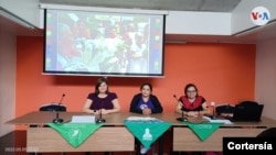 Defensoras del los derechos de las mujeres celebran la liberación de 64 mujeres que cumplían 30 años de prisión acusadas de someterse a un aborto. [Foto cortesía].