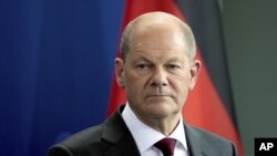 German Chancellor Olaf Scholz attends a joint press conference after a meeting with the Emir of Qatar, Sheikh Tamim bin Hamad Al Thani, at the chancellery in Berlin, Germany, Friday, May 20, 2022. (AP Photo/Michael Sohn)