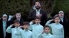 واکنش‌ها به سرود تبلیغاتی «سلام فرمانده»؛ کاربران عبارات «درمانده» و «وامانده» را جایگزین کردند