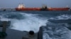 ARCHIVO - Un petrolero está atracado mientras se bombea petróleo en la terminal de barcos del complejo industrial José Antonio Anzoátegui de PDVSA en el estado de Anzoátegui el 15 de abril de 2015.