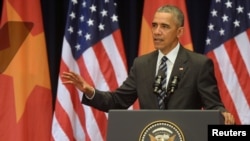 ប្រធានាធិបតី​ស.រ.អា. លោក Barack Obama ថ្លែង​សុន្ទរកថា​នៅ​ឯមជ្ឈមណ្ឌល​សន្និបាត​ជាតិ​ក្នុង​ទីក្រុង​ហាណូយនៅ​ថ្ងៃទី​២៤ ឧសភា ២០១៦។ 