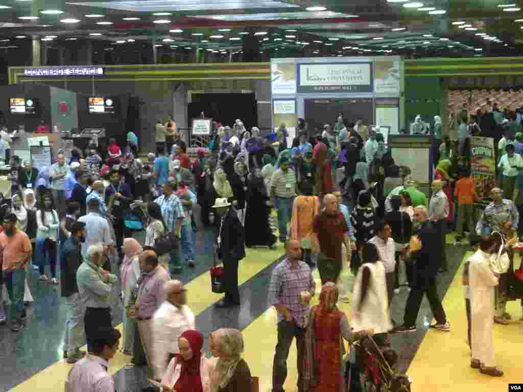 "اسنا" کنونشن 2015 کی تقریب میں لوگوں کی بڑی تعداد شرکت کر رہی ہے