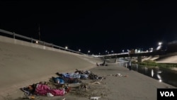 Migrantes en la frontera entre Ciudad Juárez, México, y El Paso, Texas