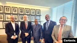 Reunión entre Juan González, del Consejo de Seguridad Nacional de la Casa Blanca; Álvaro Leyva Durán, canciller colombiano; Brian Nichols, subsecretario de Estado de Estados Unidos y el Embajador de Colombia, Luis Gilberto Murillo., en Washington. [Foto: Cancillería de Colombia]