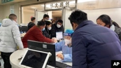 Le système de santé chinois est submergé par la nouvelle vague de Covid-19.