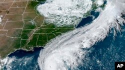 美國國家海洋和大氣管理局(NOAA)提供的衛星氣象圖顯示颶風“伊恩”在墨西哥灣上空，拍攝於2022年9月27日美東時間下午4點26分。