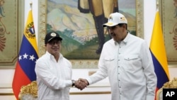 Los presidentes de Colombia y Venezuela, Gustavo Petro y Nicolás Maduro respectivamente, durante una reunión en el Palacio de Miraflores, en Caracas. 