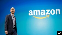 Jeff Bezos, presidente y director ejecutivo de Amazon durante el lanzamiento del nuevo teléfono Amazon Fire. Seattle, junio 16, de 2014.