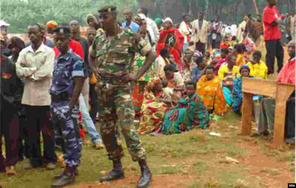 Les forces de l'ordre ont été déployées dans des centres de vote, le 29 juin 2015, lors des élections législtives au Burundi
