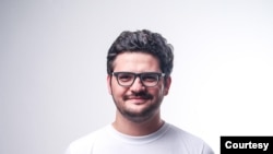 El comediante y guionista Ricardo Del Bufalo relata que actualmente no puede presentar el show de stand up comedy que lo ha llevado a recorrer distintas ciudades,