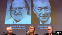 Les deux récipiendaires du prix Nobel de médecine 2018, James P. Allison et Japonais Tasuku Honjo, le 1er octobre 2018.