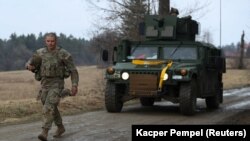 Високомобільна багатоцільова колісна машина Humvee