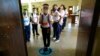 ¿Cuál es la posición de especialistas respecto a la vacunación de niños en Venezuela?