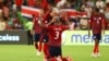 Los defensas de Costa Rica, Francisco Calvo y Jeyland Mitchell (#03), celebran después de derrotar a Paraguay 2-1 al final del partido de fútbol del grupo D del torneo Conmebol Copa América 2024 entre Costa Rica y Paraguay en el estadio Q2 en Austin, Texas.
