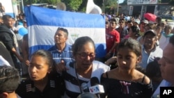 Ángela Oporta, esposa de José Isaías Ugarte López (alias Chabelo) uno de los tres hombres abatidos a tiros este fin de semana en Masaya. Foto Daliana Ocaña.