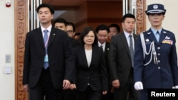 台湾总统蔡英文在桃园国际机场启程前往中美洲访问（2017年1月7日）