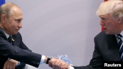 نخستین دیدار مستقیم دونالد ترامپ رئیس جمهوری آمریکا و ولادیمیر پوتین رئیس جمهوری روسیه در حاشیه نشست گروه ۲۰ در آلمان - ۱۶ تیر ۱۳۹۶ 