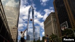 “Bir Dünya Ticarət Mərkəzinin” Aşağı Manhattandan görüntüsü