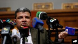 Luis Parra, exdiputado opositor que se separó de la bancada encabezada por Juan Guaidó tras ser investigado de corrupción, pide ahora se investigue la ayuda humanitaria enviada a Venezuela.