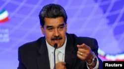 El presidente de Venezuela, Nicolás Maduro, habla durante una reunión con el presidente iraní, Ebrahim Raisi, en el Palacio de Miraflores, en Caracas, Venezuela, el 12 de junio de 2023.