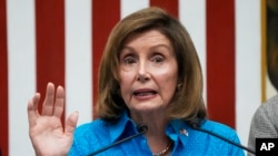 អ្នកស្រី Nancy Pelosi ប្រធាន​រដ្ឋសភា​សហរដ្ឋ​អាមេរិក ថ្លែង​ក្នុង​អំឡុងពេល​នៃ​សន្និសីទ​សារព័ត៌មាន​មួយ​ជាមួយ​នឹង​គណៈប្រតិភូ​សភា​របស់​អ្នកស្រី នៅ​ស្ថានទូត​សហរដ្ឋ​អាមេរិក​ក្នុង​ទីក្រុង​តូក្យូ ប្រទេស​ជប៉ុន ថ្ងៃទី ៥ ខែសីហា ឆ្នាំ២០២២។ 
