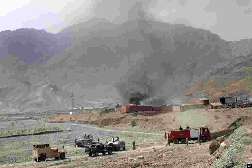 Afg'onistonning Pokiston bilan chegarasi yonida toliblar Amerika bazasiga hamla qilgan. Inshootda portlashlar sodir etilib, mashinalar yoqilgan va NATOning muhim ta'minot yo'li to'silgan. Hujumchilarning bari o'ldirilgani aytiladi.