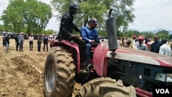 Trator agrícola em Angola