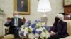 El presidente de Estados Unidos, Joe Biden, recibe el informe económico semanal en la Casa Blanca en Washington, el 9 de abril de 2021.