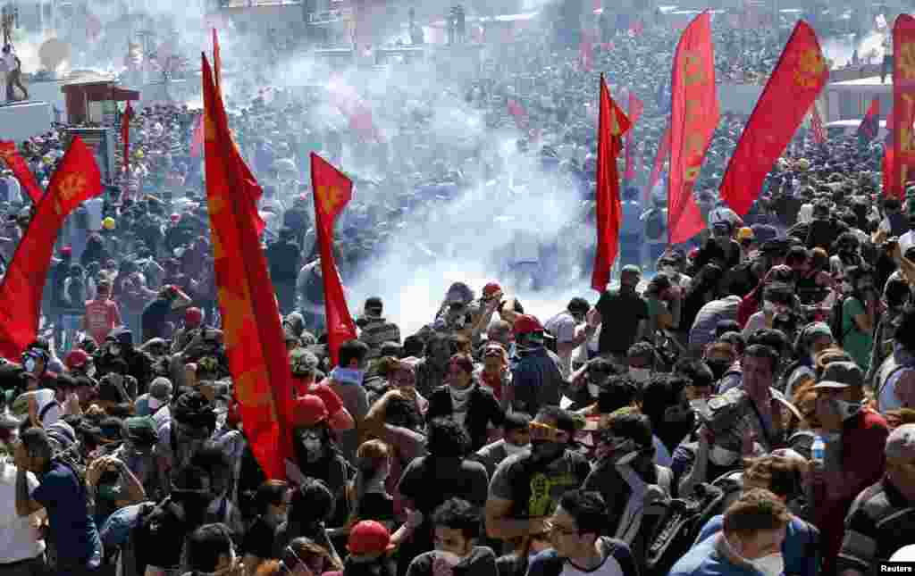 Riot police use tear gas to disperse demonstrators during an anti-government protest at Taksim Square in central Istanbul, Turkey, June 1, 2013.
