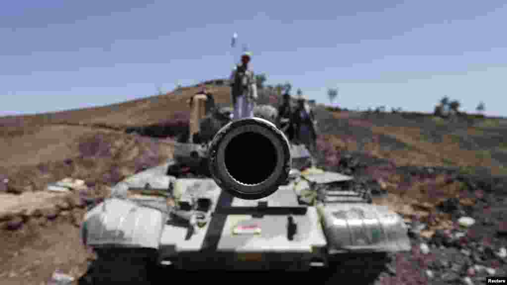 Shi'a jinsin Houthi a Sanaa, Yemen, 22 ga Satumba, 2014. 